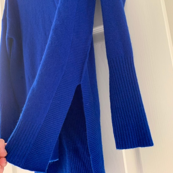 Diane VonFurstenberg cashmere turtle/cowl sweater. - Picture 3 of 5